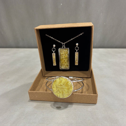 Yellow jewelry set